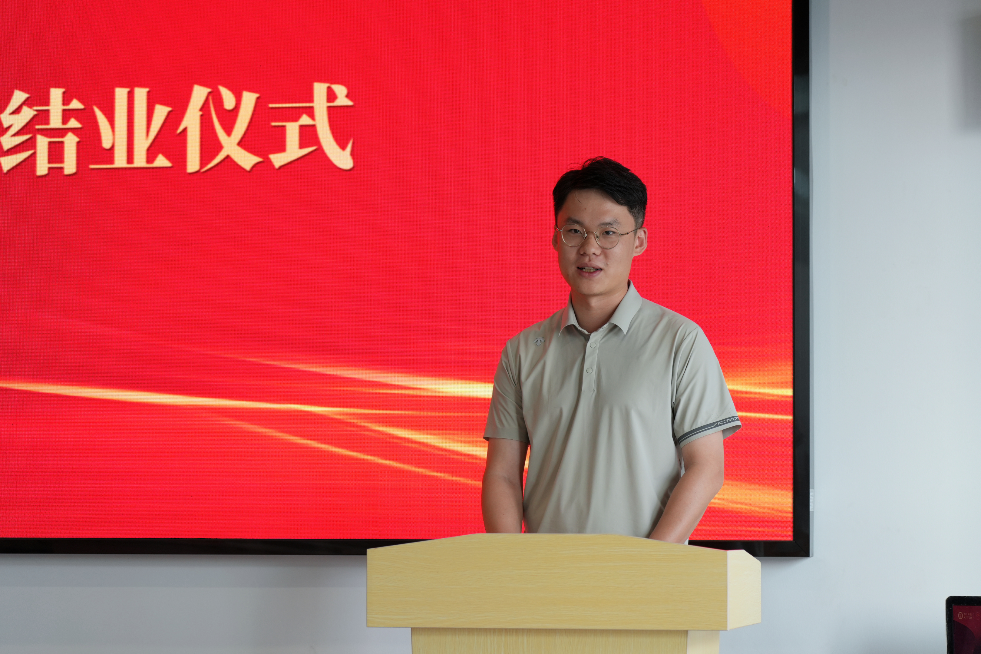 汤总讲话.jpg 汤总讲话.jpg